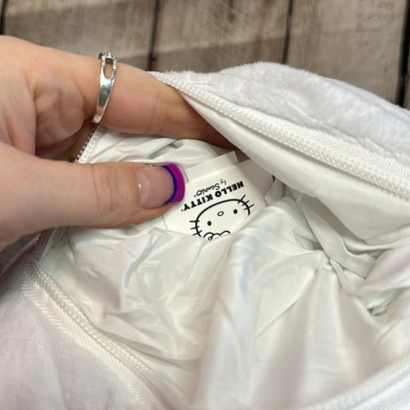 HELLO KITTY~SANRIO NWT Backpack - Picture 3 of 5